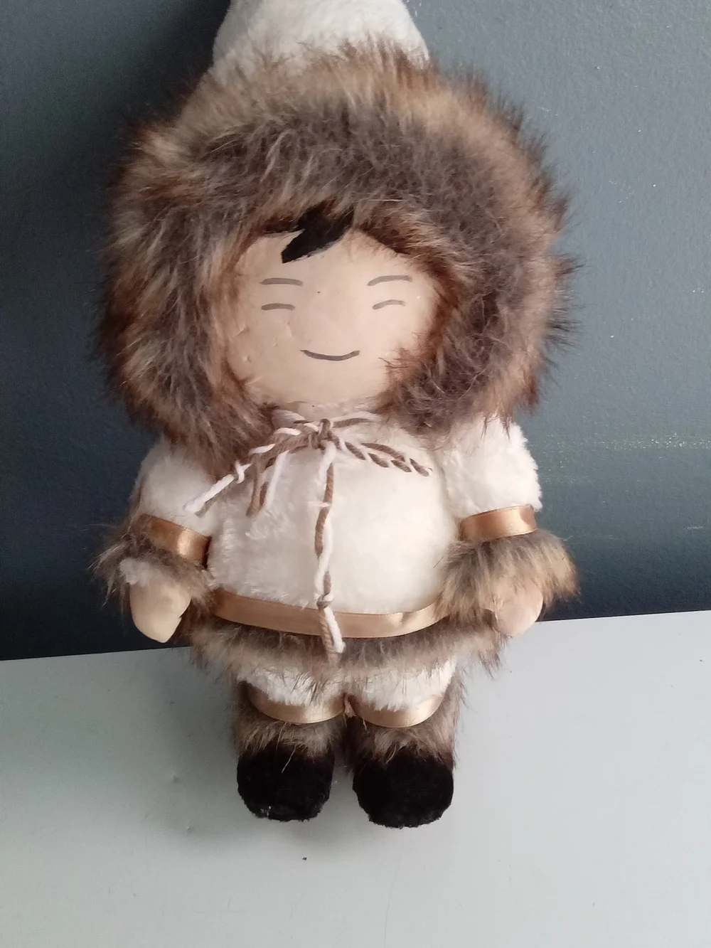 Vintage‎ Eskimo Inuit Plush Doll White Parka Faux Fur Trim Cultural Decor